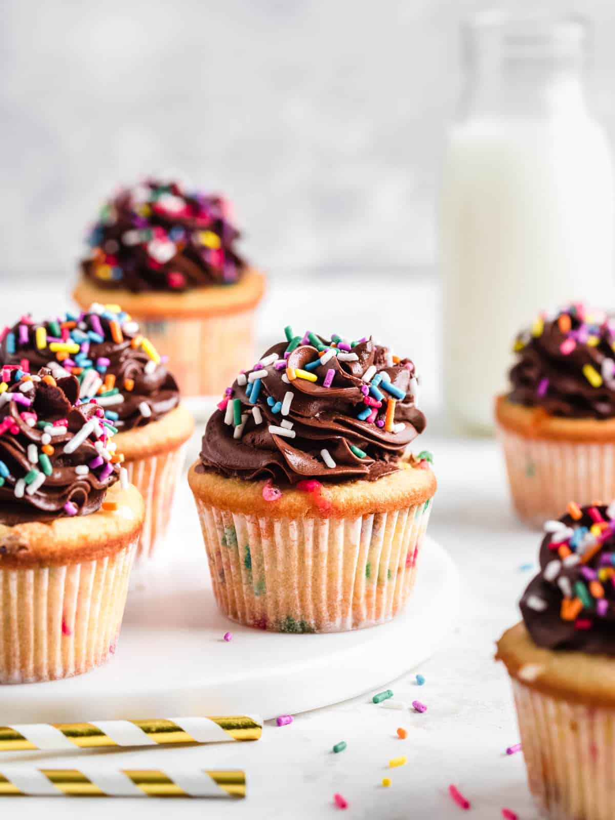 Funfetti Cupcakes - DreamyBaker Funfetti Cupcakes