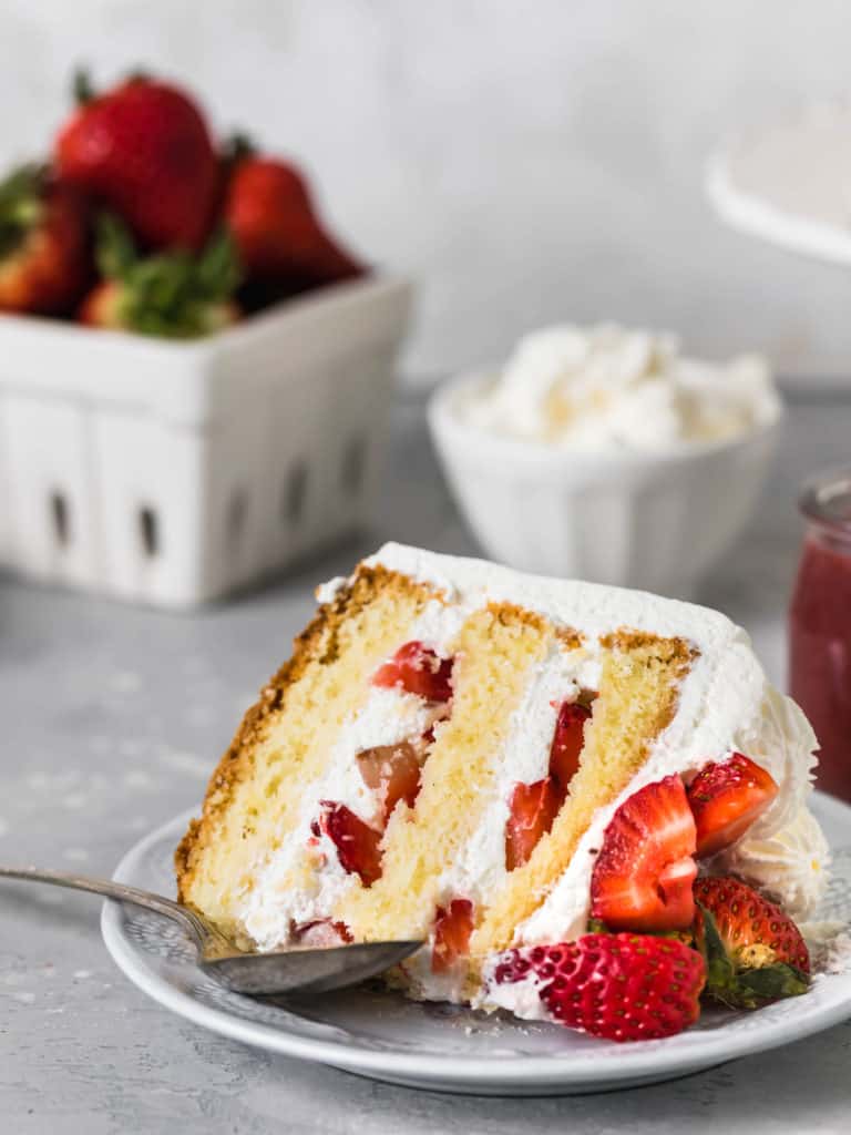 Strawberry and Cream Layer Cake - DreamyBaker